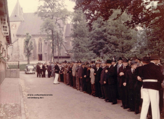 1954: Antreten bei Druffel in Unterstromberg 