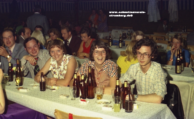 Fanta, Bier und Wein: viel Spa auf dem Schtzenfest 1974.