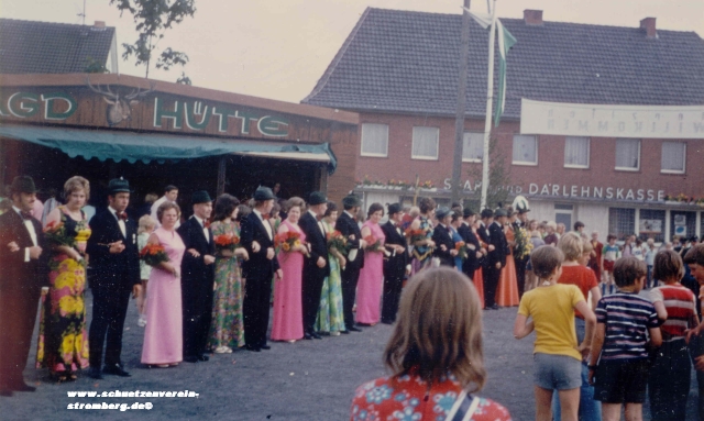 Montag-Abend 1974: Das Schtzenfest auf Stanleins Platz neigt sich dem Ende.